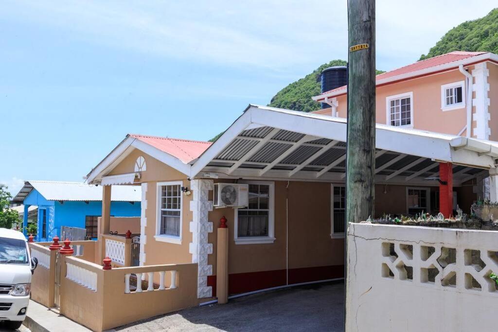 Maggie'S Inn Soufrière Eksteriør billede